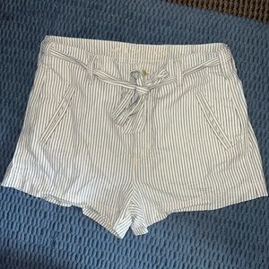 American Eagle Paper bag Waist shorts size 4